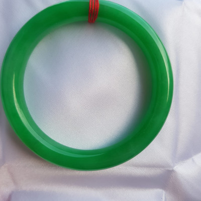 Vòng cẩm thạch Lý Đẹp AAA Sao 53mm x cọng to dầy 8,8mm  Màu xanh lá tươi bóng đẹp  Nữ mệnh Mộc mệnh Hỏa 52kg - 62kg đeo ạ