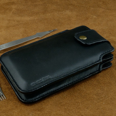 Bao da đựng 2 điện thoại có sử dụng ốp lưng vừa đeo lưng và cầm tay da bò thật may thủ công bền đẹp - Hàng chính hãng