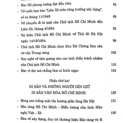 Bông sen trắng giữa lòng Hà Nội 