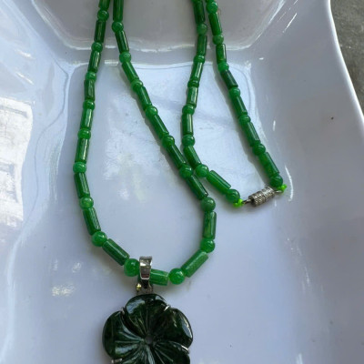 Bộ Dây Chuyền Trang Sức Sợi Trúc Kiểu Xanh Phối Mặt Bông Hoa Mai Đá Cẩm Thạch Tự Nhiên Xanh Ngọc Tự Nhiên Đậm Đẹp Nữ đeo lên cổ đẹp sang quà tặng Mẹ tặng vợ người thân ý nghĩa ạ