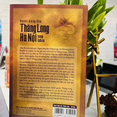 (Có chữ ký tác giả) NGƯỜI ĐỨNG ĐẦU THĂNG LONG - HÀ NỘI TRONG LỊCH SỬ - Bùi Xuân Đính - Tri Thức Trẻ