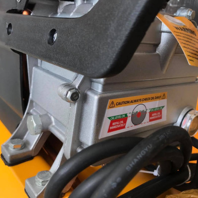 Máy nén khí có dầu ( siêu êm) 24L 1500W Tolsen 73114- Hàng chính hãng