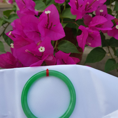 Vòng Tay Đá Cẩm Thạch Lý K49 Size vòng 49mm x dầy 7mm Xanh lá đều bóng thiệt đẹp Nữ mệnh mộc hỏa thủy cân nặng 45kg - 49kg đeo đẹp ạ