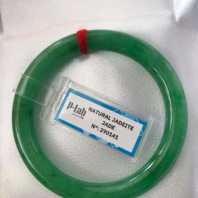 Vòng Tay Nữ Đá Ngọc Cẩm Thạch Tự Nhiên Lý R Ni 50mm Chột 8mm Vòng kiểm định P Lab No 290141 Màu Xanh lý đậm đều bóng đẹp nữ 50kg - 54kg ạ