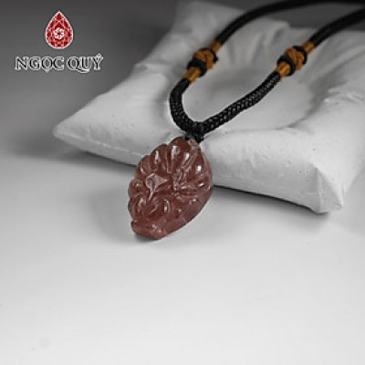 Mặt dây chuyền hồ ly đá thạch anh dâu 21x31mm mệnh hỏa,thổ - Ngọc Quý