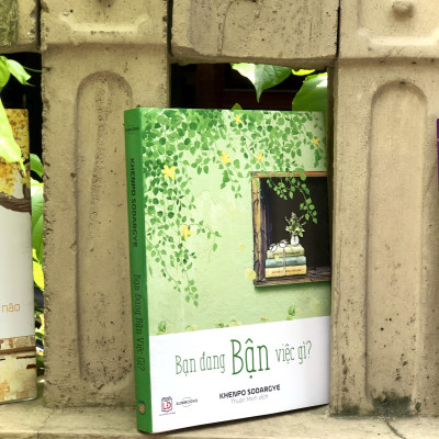 Sách Bạn Đang Bận Việc Gì - Sách Tôn Giáo, Nghệ Thuật và Văn Hóa, Tác Giả KHENPO SODARGYE - Hiệu Sách GenBooks, bìa mềm, in màu