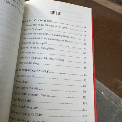 CON NGƯỜI VÀ NGHỆ THUẬT CHĂM – Jeanne Leuba – Trường Phương Books - NXB Thuận Hóa