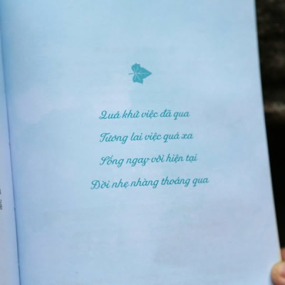 Sách -  Sống Với Hiện Tại - Vĩnh Nghiêm Books