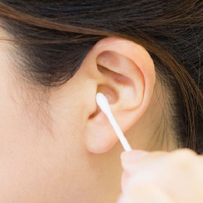 Gói 50 tăm bông ngoáy tai kháng khuẩn Sanyo, dùng để vệ sinh, làm sạch dáy tai hay các chi tiết máy móc nhỏ hoặc sơn sửa làm đẹp - nội địa Nhật Bản 