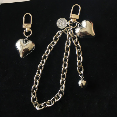 Strap đeo quần áo cài giày charm trái tim 3D phong cách thời trang hot trend