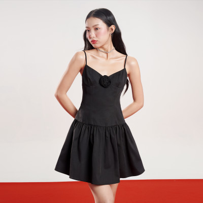 DOTTIE - Đầm xòe 2 dây đính hoa - Đen - D0589