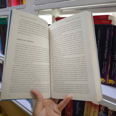 Sách - DNA: The Compact Guide by Kat Arney  - Genetics/Nonfiction in English