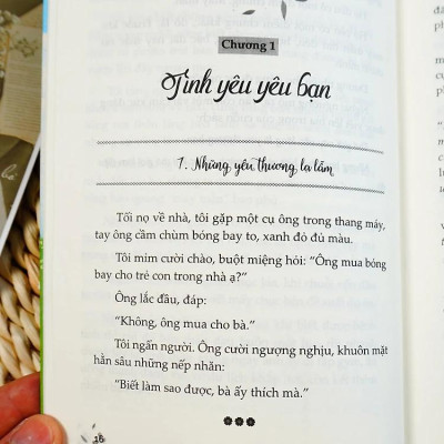 Sách - Thế Giới Này Vẫn Lặng Lẽ Yêu Thương Bạn - 41 Vitamin Hạnh Phúc Tặng Bạn Mỗi Ngày
