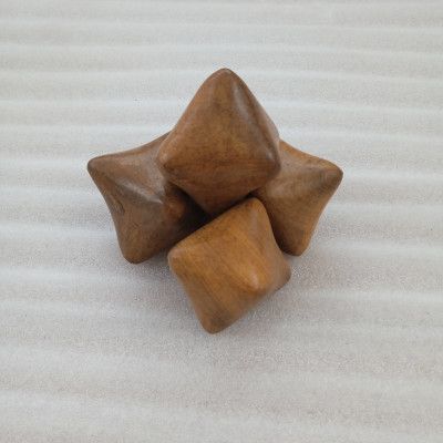 Dụng cụ massage N H home bằng gỗ thơm hình thoi