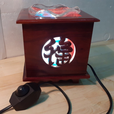 Đèn xông tinh dầu gỗ Hình vuông Chữ Phúc -gỗ hương- Tặng kèm 1 bóng đèn