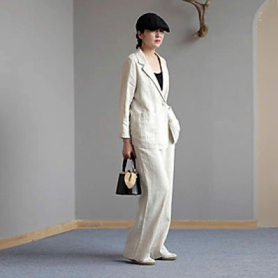 Set áo blazer tay dài cổ ve vuông xẻ kiểu và quần dài ống suông thanh lịch, bộ đồ công sở cực kì sang chảnh