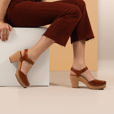 Sandal cao gót sức khỏe nữ Aetrex Finley Cognac - giày cao gót bít mũi đệm da mềm