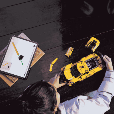 LEGO TECHNIC 42205 Đồ Chơi Siêu Xe Chevrolet Corvette Stingray (732 chi tiết)