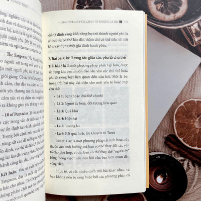 Sách - Tự học Tarot: Hành trình chữa lành từ những lá bài