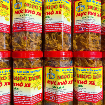 Mực khô xé sợi gói 100 gram đã chế biến ăn liền ngon ơi là ngon của shop Đặc Sản Biển Phan Thiết NGỌC DŨNG. Hạn sử dụng 12 tháng kể từ ngày đặt hàng