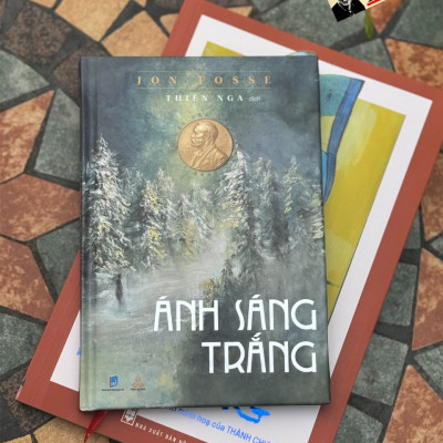[Bìa cứng - tác giả nobel 2023] ÁNH SÁNG TRẮNG - Jon Fosse - Thiên Nga dịch - Thiện Tri Thức - Nhà xuất bản Dân Trí.