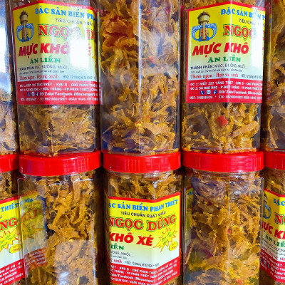 Mực khô xé sợi gói 100 gram đã chế biến ăn liền ngon ơi là ngon của shop Đặc Sản Biển Phan Thiết NGỌC DŨNG. Hạn sử dụng 12 tháng kể từ ngày đặt hàng