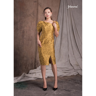 Đầm Vàng HH Nổi Cổ V Xéo Maxivic M0112210