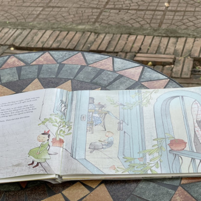 (Bìa cứng, in màu) CÔ GÀ MÀ CỦA BÁC IZZY PIPPIK - Aubrey Davis - Minh họa: Marie Lafrance - Biên dịch: Ngọc Hòa - Crabit Kidbooks