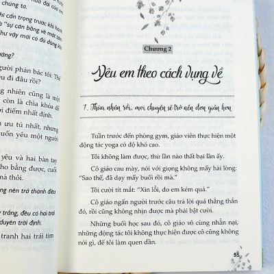 Sách - Thế Giới Này Vẫn Lặng Lẽ Yêu Thương Bạn - 41 Vitamin Hạnh Phúc Tặng Bạn Mỗi Ngày