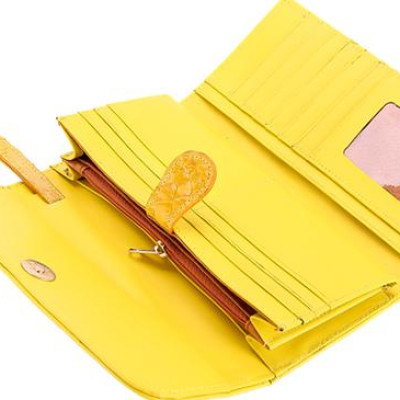 Ví Nữ Da Cá Sấu 3 Gấp Nguyên Con Huy Hoàng HT3299 (19 x 10.5 cm) - Vàng Nghệ