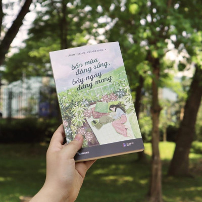 Sách - Bốn Mùa Đáng Sống, Bảy Ngày Đáng Mong - AZ Việt Nam