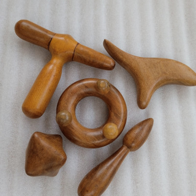 Combo 5 dụng cụ massage N H home bằng gỗ thơm.