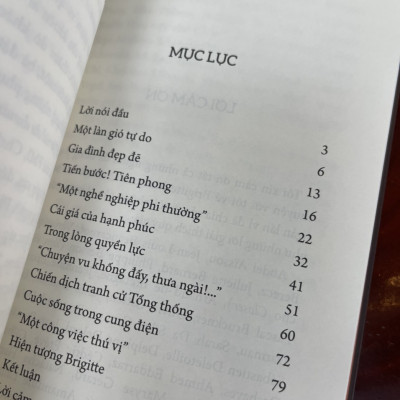 BRIGITTE MACRON - Phu nhân tổng thống Pháp - Người phụ nữ tự do - Maelle Brun - Nguyễn Thị Tươi dịch – Nxb Phụ Nữ Việt Nam (bìa mềm)