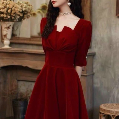 Đầm xếp ly ngực tay lỡ