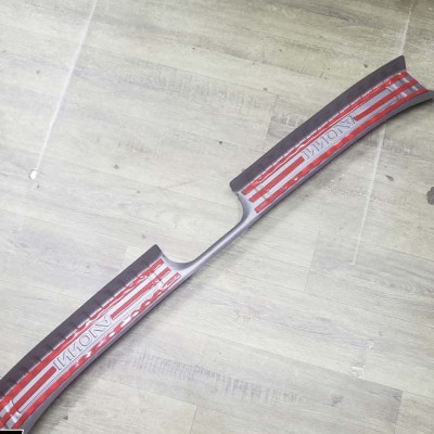 Ốp chống trầy cốp trong, ngoài carbon xe Toyota Innova 2017- 2022 – vân cacbon cao cấp