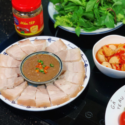 Set quà Tinh Túy 2 ( 1 chai nước mắm cốt đặc biệt + 1 chai mắm tép 650ml)