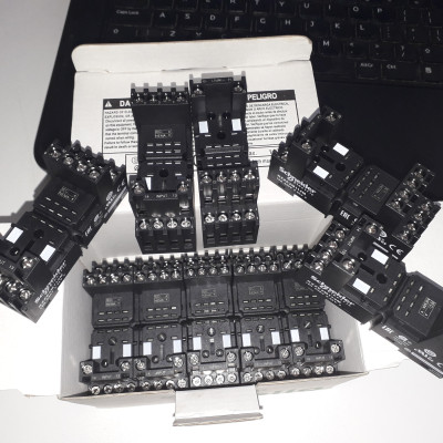 Đế rơ le 14 chân Schneider