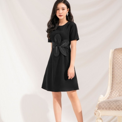 ĐẦM TAY NGẮN EO ĐÍNH BÔNG LỚN MAY CHỈ NỔI SANG TRỌNG 2428