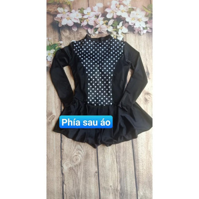 Bộ đồ bơi dài tay thời trang giúp các chị em vô tư đi bơi mà không lo nắng ăn, vừa lại kín đáo và thời trang nữa.