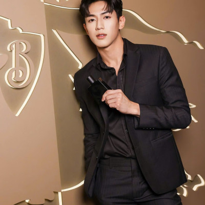 Nước Hoa Nam Burberry Hero Parfum Intense