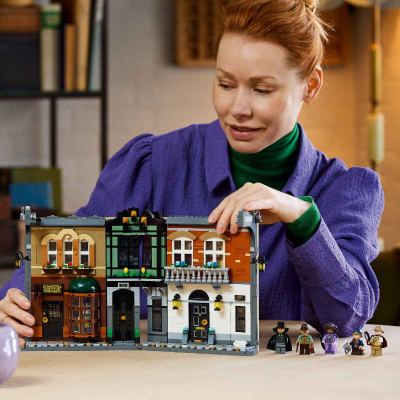 LEGO ICONS 10351 Đồ Chơi Lắp Ráp Phố Baker - Sherlock Holmes (1359 chi tiết)