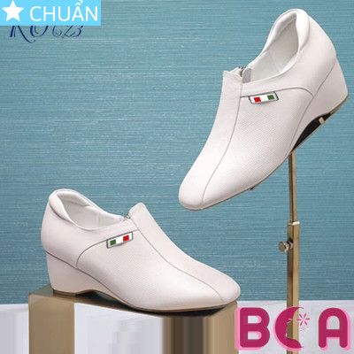 Bốt nữ đế xuồng 4p RO623 ROSATA tại BCASHOP mũi vuông sành điệu kết hợp huy hiệu thời trang cực đẹp nhé các nàng