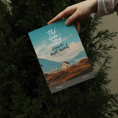 Sách - Thế Giới Rộng Lớn Đừng Đi Một Mình - AZ Việt Nam