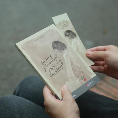 Sách - Em Đang Giấu Gì Vậy? Cho Tôi Xem Được Không? - AZ Việt Nam